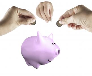 pag-save nagse-save sa piggy bank